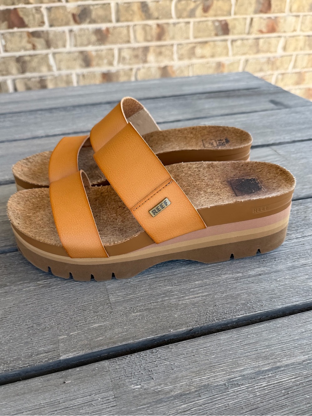 Women's Reef Cushion Vista Higher Sandals, Size 8 Natural 2.5” Heel